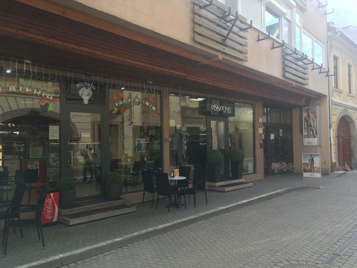 B&B Apartman Eger Eksteriør bilde